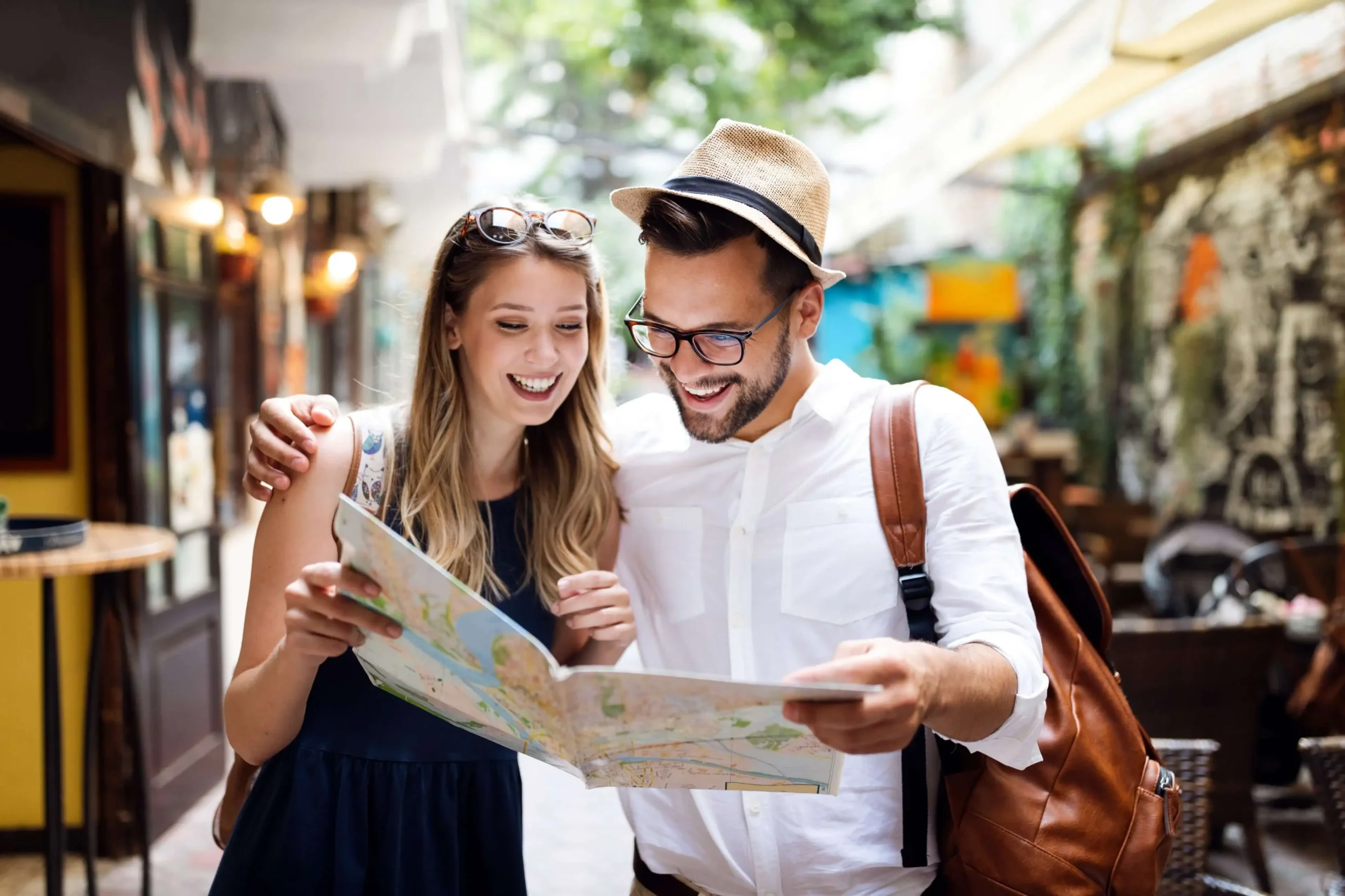 tourist-couple-traveling-travel-walking-on-street